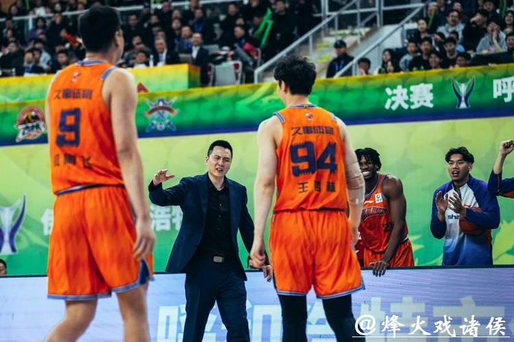 铭记场面 | 上海男篮114-94击败山西男篮,成功卫冕CBA俱乐部杯 铭记场面 | 上海男篮114-94击败山西男篮,成功卫冕CBA俱乐部杯